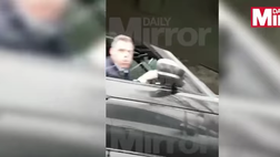 VIDEO / Mirror – Incredibile Carragher, un tifoso lo provoca e lui gli sputa addosso