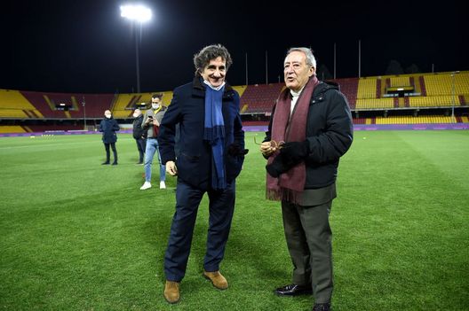 BENEVENTO, ITALY - JANUARY 22: Urbano Cairo (L), president of Torino FC and Oreste Vigorito (R), President of Benevento Calcio during the Serie A match between Benevento Calcio and Torino FC at Stadio Ciro Vigorito on January 22, 2021 in Benevento, Italy. (Photo by Francesco Pecoraro/Getty Images) BENEVENTO, ITALY - JANUARY 22: Urbano Cairo (L), president of Torino FC and Oreste Vigorito (R), President of Benevento Calcio during the Serie A match between Benevento Calcio and Torino FC at Stadio Ciro Vigorito on January 22, 2021 in Benevento, Italy. (Photo by Francesco Pecoraro/Getty Images)