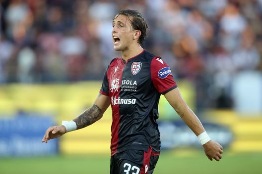 CAGLIARI, ITALY - SEPTEMBER 29: Luca Pellegrini of Cagliari reacts during the Serie A match between Cagliari Calcio and Hellas Verona at Sardegna Arena on September 29, 2019 in Cagliari, Italy. (Photo by Enrico Locci/Getty Images) Pellegrini