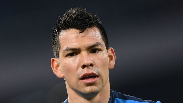 NAPLES, ITALY - DECEMBER 04: Hirving Lozano of SSC Napoli during the Serie A match between SSC Napoli and Atalanta BC at Stadio Diego Armando Maradona on December 04, 2021 in Naples, Italy. (Photo by Francesco Pecoraro/Getty Images) Lozano, nessun allarme. Nota del Napoli: “Rientrato in città con la squadra” - immagine 1