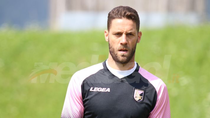 Palermo, i numeri di maglia per le prime amichevoli: ecco le scelte di Mazzotta e Salvi, il numero 10… Palermo, i numeri di maglia per le prime amichevoli: ecco le scelte di Mazzotta e Salvi, il numero 10…
