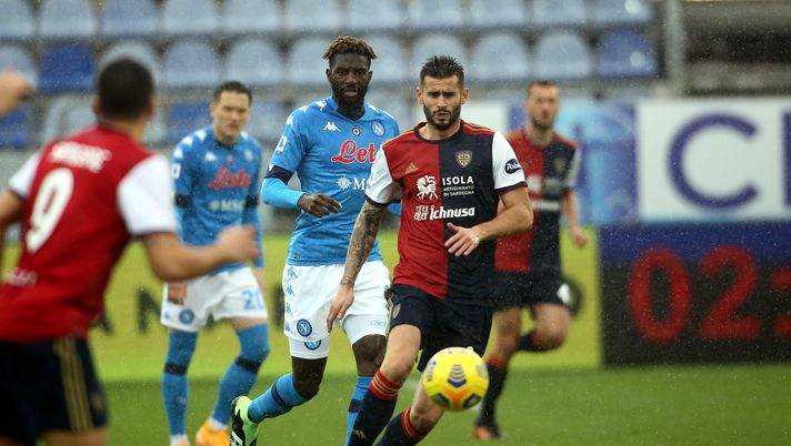 CAGLIARI, ITALY - JANUARY 03:  Gaston Pereiro of Cagliari in action during the Serie A match between Cagliari Calcio and SSC Napoli at Sardegna Arena on January 03, 2021 in Cagliari, Italy. (Photo by Enrico Locci/Getty Images) 