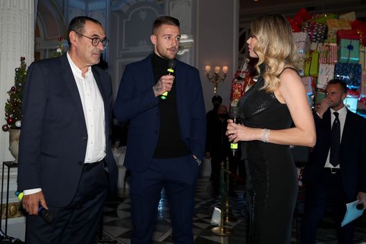 Sarri e Milinkovic con Anna Falchi Sarri e Milinkovic con Anna Falchi