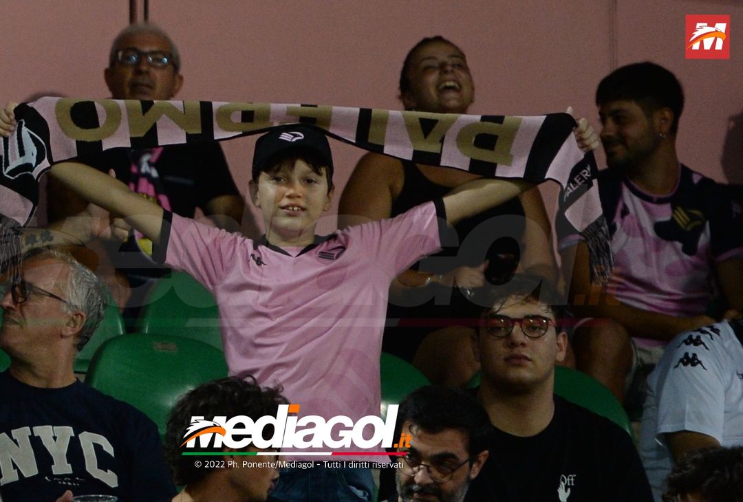 FOTOTIFO, Palermo-Genoa 1-0: i tifosi allo stadio “Renzo Barbera” (Gallery) - immagine 29