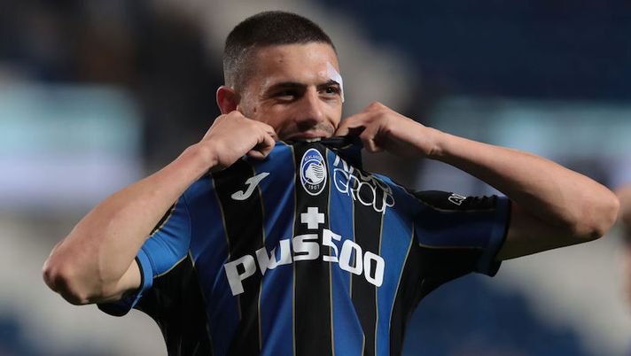 BERGAMO, ITALY - SEPTEMBER 21: Merih Demiral of Atalanta BC looks on during the Serie A match between Atalanta BC and US Sassuolo at Gewiss Stadium on September 21, 2021 in Bergamo, Italy. (Photo by Emilio Andreoli/Getty Images) Demiral: “Che sfida con Abraham: io sono pronto, quando ti alleni con Zapata e Muriel…” - immagine 1