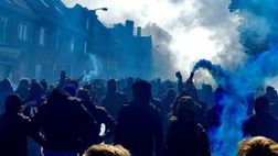 Il giorno prima del Classico belga: solo fumogeni per le strade di Bruges