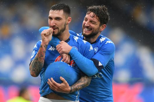 NAPLES, ITALY - JANUARY 17: Matteo Politano of S.S.C. Napoli celebrates with teammate Dries Mertens after scoring their team's sixth goal during the Serie A match between SSC Napoli and ACF Fiorentina at Stadio Diego Armando Maradona on January 17, 2021 in Naples, Italy. Sporting stadiums around Italy remain under strict restrictions due to the Coronavirus Pandemic as Government social distancing laws prohibit fans inside venues resulting in games being played behind closed doors. (Photo by Francesco Pecoraro/Getty Images) NAPLES, ITALY - JANUARY 17: Matteo Politano of S.S.C. Napoli celebrates with teammate Dries Mertens after scoring their team's sixth goal during the Serie A match between SSC Napoli and ACF Fiorentina at Stadio Diego Armando Maradona on January 17, 2021 in Naples, Italy. Sporting stadiums around Italy remain under strict restrictions due to the Coronavirus Pandemic as Government social distancing laws prohibit fans inside venues resulting in games being played behind closed doors. (Photo by Francesco Pecoraro/Getty Images)