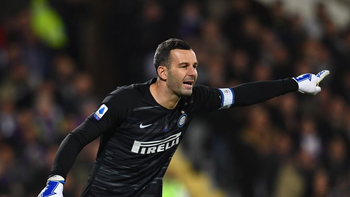 FLORENCE, ITALY - DECEMBER 15:  Samir Handanovic of FC Internazionale reacts during the Serie A match between ACF Fiorentina and FC Internazionale at Stadio Artemio Franchi on December 15, 2019 in Florence, Italy.  (Photo by Claudio Villa - Inter/Inter via Getty Images) 