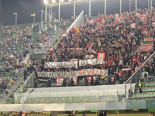 Siviglia, i tifosi tornano allo stadio e “ignorano” il derby con il Betis: solo cori d’amore a Jordan- immagine 2