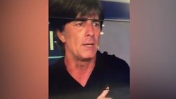 VIDEO / Proseguono le disgustose avventure di Löw. Contro la Slovacchia ecco “eau d’ascella”