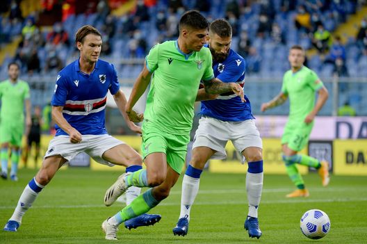 GENOA, ITALY - OCTOBER 17: Joaquin Correa of SS Lazio competes for the ball with Lorenzo Tonelli of UC Sampdoria during the Serie A match between UC Sampdoria and SS Lazio at Stadio Luigi Ferraris on October 17, 2020 in Genoa, Italy. (Photo by Marco Rosi - SS Lazio/Getty Images) GENOA, ITALY - OCTOBER 17: Joaquin Correa of SS Lazio competes for the ball with Lorenzo Tonelli of UC Sampdoria during the Serie A match between UC Sampdoria and SS Lazio at Stadio Luigi Ferraris on October 17, 2020 in Genoa, Italy. (Photo by Marco Rosi - SS Lazio/Getty Images)