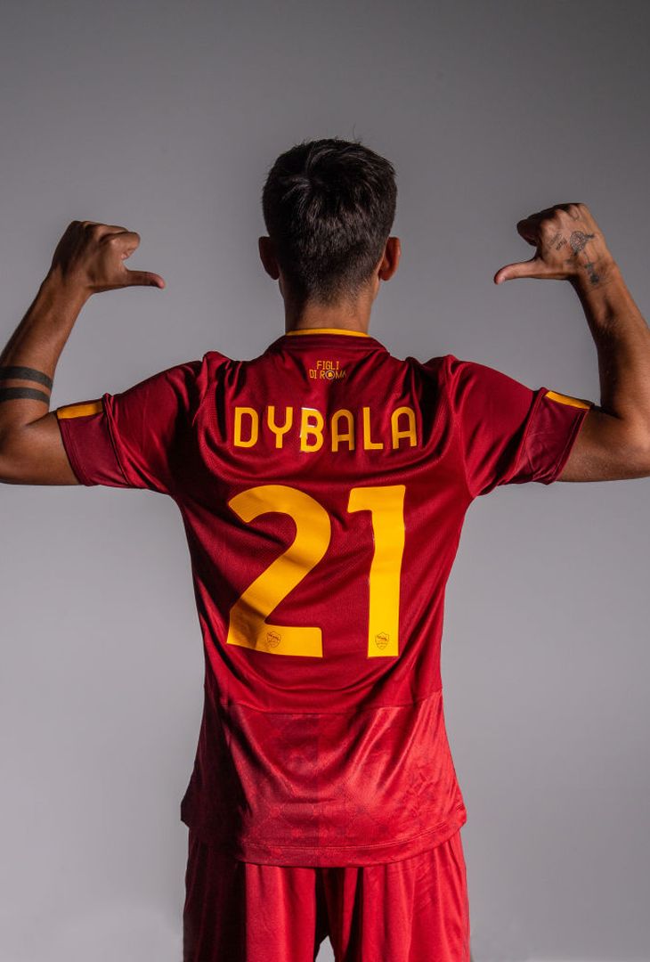 Dybala e la Roma: lo shooting suggestivo con la maglia giallorossa – FOTO GALLERY - immagine 16