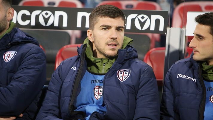 CAGLIARI, ITALY - FEBRUARY 01:  Alberto Paloschi of Cagliari looks on  during the Serie A match between Cagliari Calcio and  Parma Calcio at Sardegna Arena on February 1, 2020 in Cagliari, Italy.  (Photo by Enrico Locci/Getty Images) 