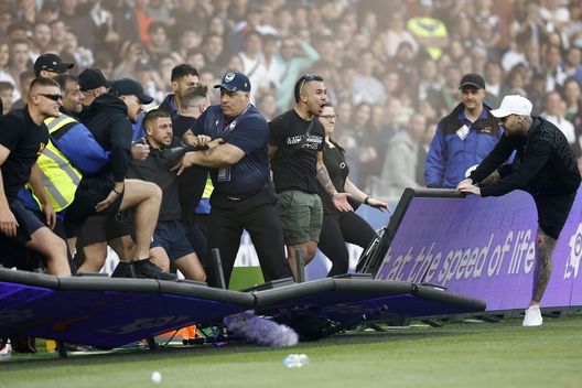 (Photo by Darrian Traynor/Getty Images) Linea dura post derby di Melbourne, ultras vicini allo scioglimento: la ad “Ripensiamo tutto”- immagine 2