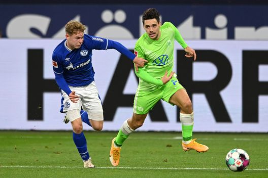 GELSENKIRCHEN, GERMANY - NOVEMBER 21: Kilian Ludewig of FC Schalke 04 battles for possession with Josip Brekalo of VfL Wolfsburg during the Bundesliga match between FC Schalke 04 and VfL Wolfsburg at Veltins-Arena on November 21, 2020 in Gelsenkirchen, Germany. Football Stadiums around Europe remain empty due to the Coronavirus Pandemic as Government social distancing laws prohibit fans inside venues resulting in fixtures being played behind closed doors. (Photo by Sascha Steinbach - Pool/Getty Images) GELSENKIRCHEN, GERMANY - NOVEMBER 21: Kilian Ludewig of FC Schalke 04 battles for possession with Josip Brekalo of VfL Wolfsburg during the Bundesliga match between FC Schalke 04 and VfL Wolfsburg at Veltins-Arena on November 21, 2020 in Gelsenkirchen, Germany. Football Stadiums around Europe remain empty due to the Coronavirus Pandemic as Government social distancing laws prohibit fans inside venues resulting in fixtures being played behind closed doors. (Photo by Sascha Steinbach - Pool/Getty Images)