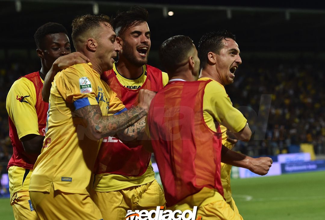  FROSINONE, ITALY - JUNE 16:  Raffaele Maiello of Frosinone celebrates after scoring the opening goal during the serie B playoff match final between Frosinone Calcio v US Citta di Palermo at Stadio Benito Stirpe on June 16, 2018 in Frosinone, Italy.  (Photo by Tullio M. Puglia/Getty Images) 