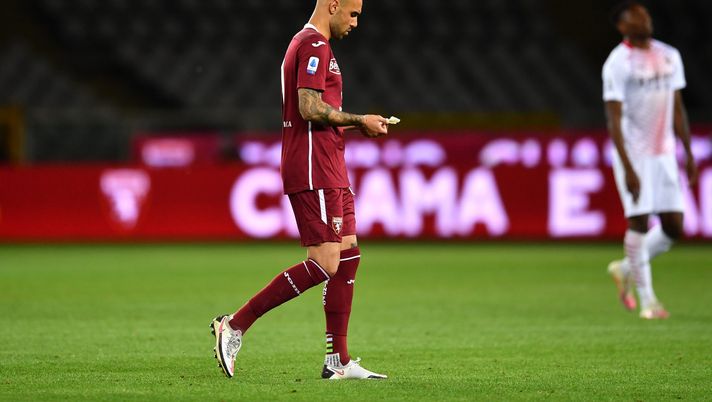 TURIN, ITALY - MAY 12: Simone Zaza of Torino FC looks dejected after the Serie A match between Torino FC and AC Milan at Stadio Olimpico di Torino on May 12, 2021 in Turin, Italy. Sporting stadiums around Italy remain under strict restrictions due to the Coronavirus Pandemic as Government social distancing laws prohibit fans inside venues resulting in games being played behind closed doors. (Photo by Valerio Pennicino/Getty Images) Sampdoria-Torino 2-1, le statistiche: i granata creano, ma non concretizzano - immagine 1