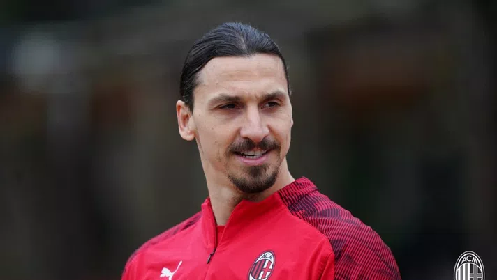 Zlatan Ibrahimovic, in allenamento con il Milan a Milanello (credits: acmilan.com)