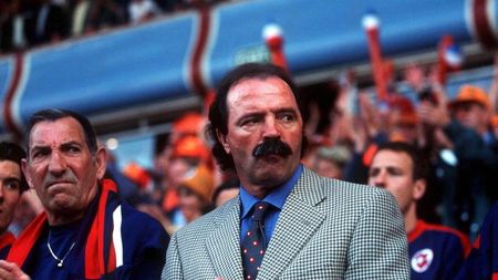 UNITED KINGDOM - JUNE 13: EURO 1996 SUI - NED 0:2 Birmingham; Trainer Artur JORGE - Schweiz (Photo by Lutz Bongarts/Bongarts/Getty Images)