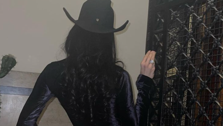 Jovana pronta per la serata. Lady Djordjevic look super sensuale in nero - immagine 1