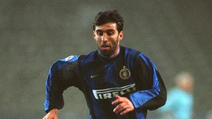 Clamoroso in Turchia: telecronista nomina Hakan Sukur, Erdogan lo fa licenziare all’intervallo! Clamoroso in Turchia: telecronista nomina Hakan Sukur, Erdogan lo fa licenziare all’intervallo! - immagine 1