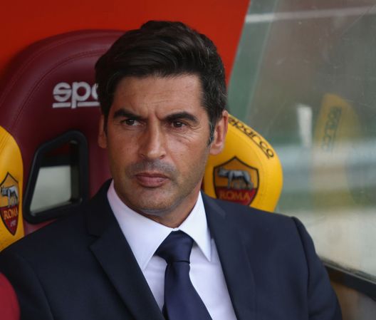 ROME, ITALY - SEPTEMBER 15: AS Roma head coach Paulo Fonseca looks on during the Serie A match between AS Roma and US Sassuolo at Stadio Olimpico on September 15, 2019 in Rome, Italy. (Photo by Paolo Bruno/Getty Images) 