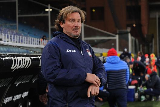 GENOA, ITALY - DECEMBER 19: Giovanni Stroppa head coach of FC Crotone during the Serie A match between UC Sampdoria and FC Crotone at Stadio Luigi Ferraris on December 19, 2020 in Genoa, Italy. (Photo by Paolo Rattini/Getty Images) GENOA, ITALY - DECEMBER 19: Giovanni Stroppa head coach of FC Crotone during the Serie A match between UC Sampdoria and FC Crotone at Stadio Luigi Ferraris on December 19, 2020 in Genoa, Italy. (Photo by Paolo Rattini/Getty Images)