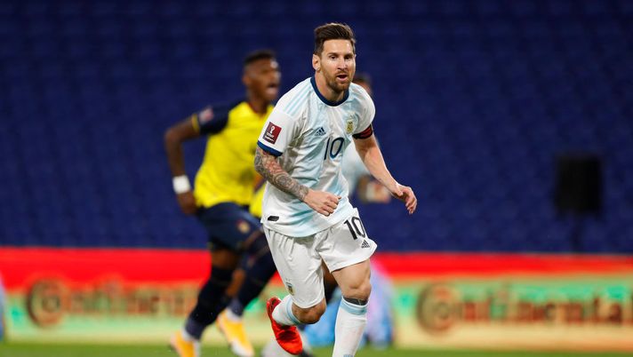BUENOS AIRES, ARGENTINA - OCTOBER 08: Lionel Messi of Argentina celebrates after scoring the opening goal of his team with a penalty kick during a match between Argentina and Ecuador as part of South American Qualifiers for Qatar 2022 at Estadio Alberto J. Armando on October 08, 2020 in Buenos Aires, Argentina. (Photo by Agustin Marcarian - Pool/Getty Images) Mondiali, per EA Sports non ci sono dubbi: vincerà l’Argentina - immagine 1