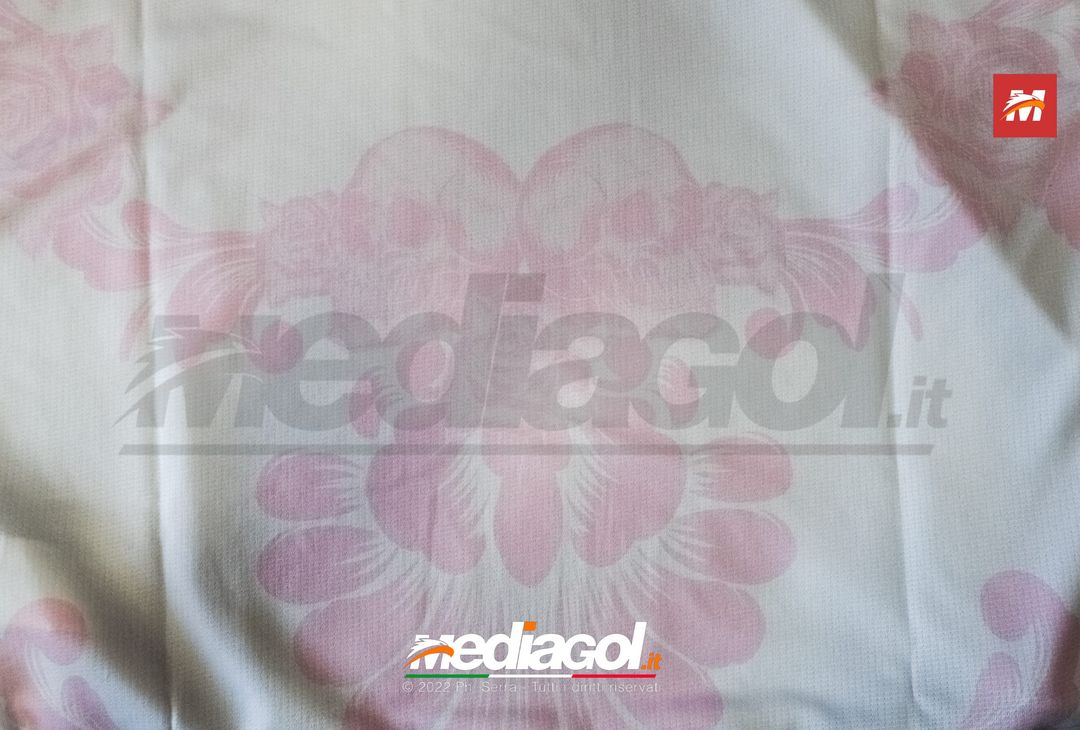 FOTO PALERMO, al via la vendita delle maglie del Palermo 22/23 (Gallery) - immagine 14