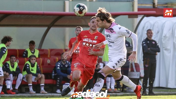 CALCIOMERCATO PALERMO, PERETTI UFFICIALE AL GROSSETO: LA NOTA DEL CLUB ROSANERO  Palermo