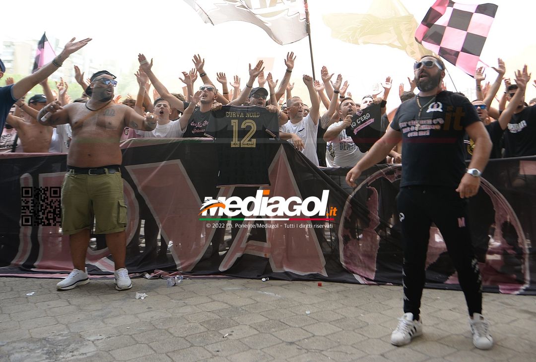FOTO PALERMO AL CITY GROUP: MIRRI, SORIANO E L’ABBRACCIO DEI TIFOSI (GALLERY) - immagine 7