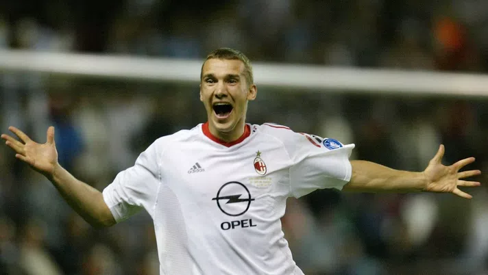 Shevchenko festeggia dopo il rigore decisivo ad Old Trafford contro la Juventus nella finale di Champions League (Getty Images)