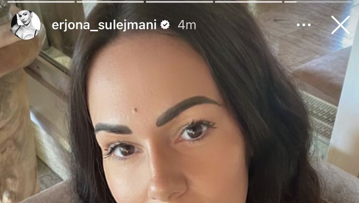 Erjona, selfie super bollente. La Sulejmani mostra le sue curve sexy e fa sognare il web - immagine 1