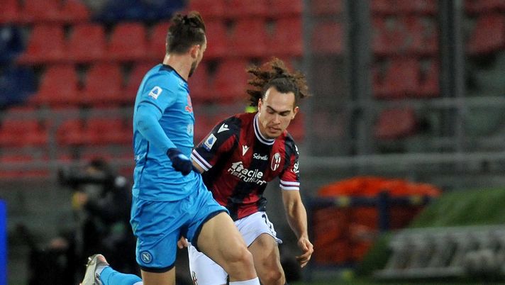 BOLOGNA, ITALY - JANUARY 17: Arthur Theate of Bologna FC in action uring the Serie A match between Bologna FC and SSC Napoli at Stadio Renato Dall'Ara on January 17, 2022 in Bologna, Italy. (Photo by Mario Carlini / Iguana Press/Getty Images) TMW – Lorusso al Napoli, era stato sondato anche dal Bologna - immagine 1