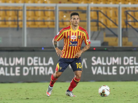 LECCE, ITALY - JULY 22: Filippo Falco of Lecce during the Serie A match between US Lecce and Brescia Calcio at Stadio Via del Mare on July 22, 2020 in Lecce, Italy. (Photo by Maurizio Lagana/Getty Images) LECCE, ITALY - JULY 22: Filippo Falco of Lecce during the Serie A match between US Lecce and Brescia Calcio at Stadio Via del Mare on July 22, 2020 in Lecce, Italy. (Photo by Maurizio Lagana/Getty Images)