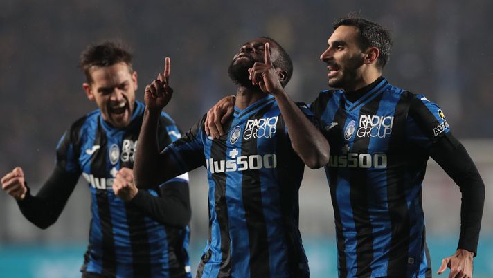 BERGAMO, ITALY - JANUARY 15: Jeremie Boga (C) of Atalanta BC celebrates with teammates Davide Zappacosta and Rafael Toloi after scoring the team's first goal during the Serie A match between Atalanta BC and Salernitana at Gewiss Stadium on January 15, 2023 in Bergamo, Italy. (Photo by Emilio Andreoli/Getty Images) Atalanta