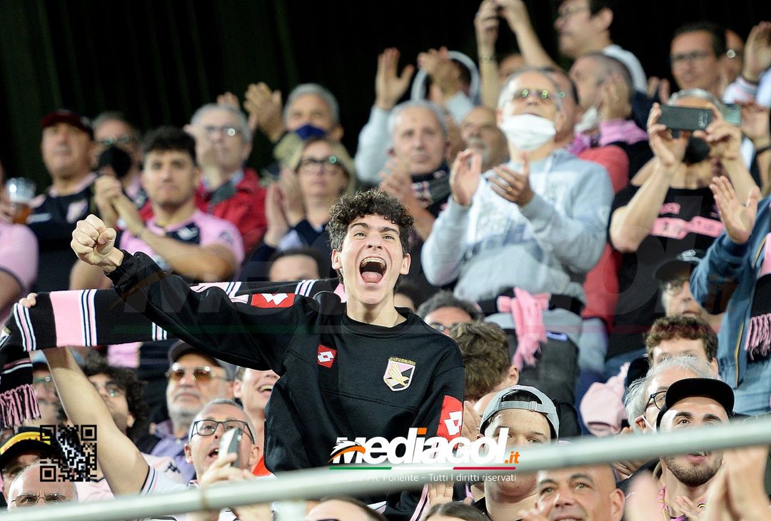 Fototifo, i tifosi allo stadio per Palermo-Virtus Entella 2-2 (gallery) - immagine 111