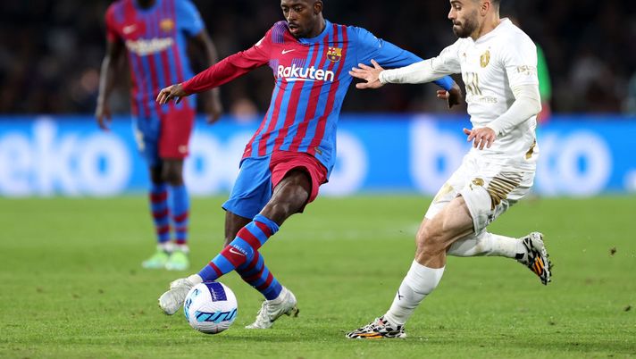 SYDNEY, AUSTRALIA - MAY 25: Ousmane Dembele of FC Barcelona competes with Anthony Caceres of the All Stars during the match between FC Barcelona and the A-League All Stars at Accor Stadium on May 25, 2022 in Sydney, Australia. (Photo by Brendon Thorne/Getty Images) Barça senza Dembelé dal derby di andata contro il Girona: ritorno a Pasquetta… - immagine 1
