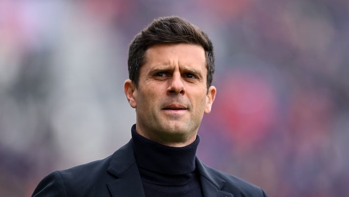 BOLOGNA, ITALY - APRIL 01: Thiago Motta, Head Coach of Bologna FC, looks on prior to the Serie A TIM match between Bologna FC and US Salernitana at Stadio Renato Dall'Ara on April 01, 2024 in Bologna, Italy. (Photo by Alessandro Sabattini/Getty Images) Motta: “Devo chiarire una cosa su Calafiori. I meriti di Lucumì, Ravaglia in porta e Odgaard…” - immagine 1