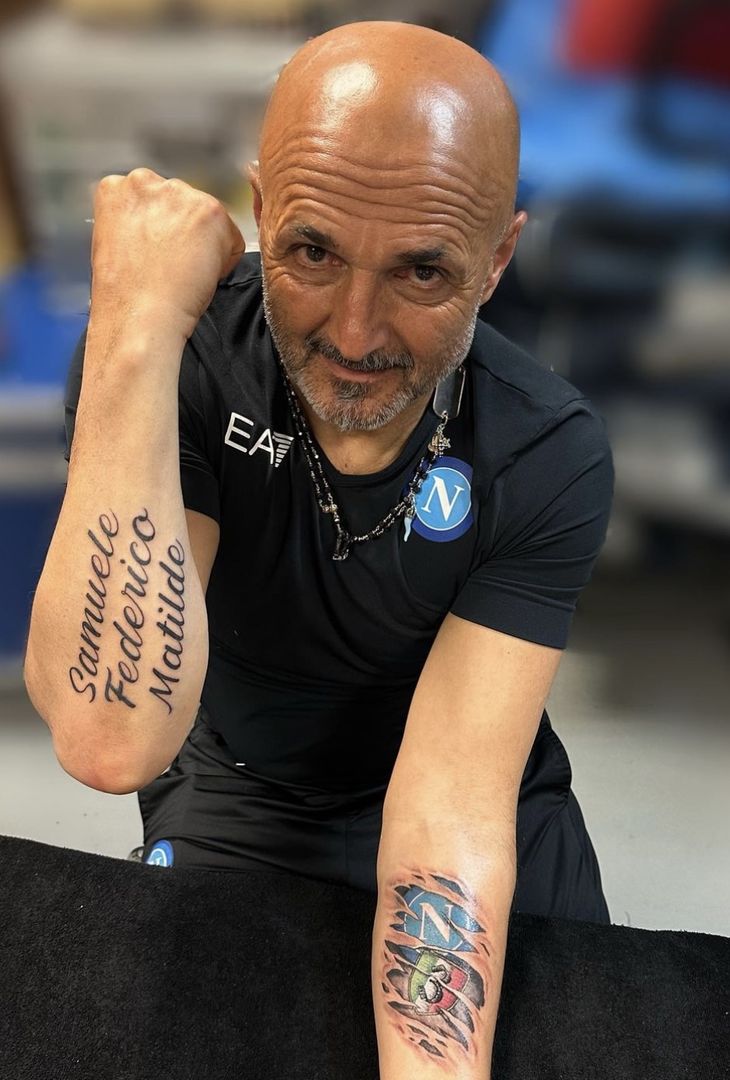 Spalletti dimostra il suo amore per Napoli e si tatua il terzo scudetto! Ecco le foto - immagine 4