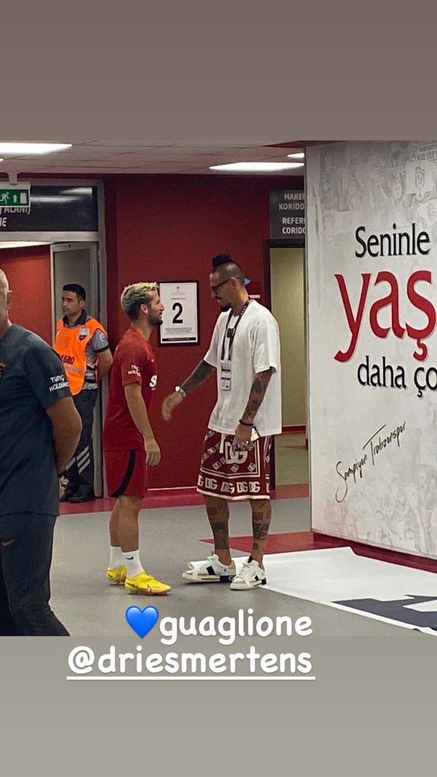 FOTO Hamsik saluta Mertens prima di Trabzonspor-Galatasaray: “Guaglione”- immagine 3