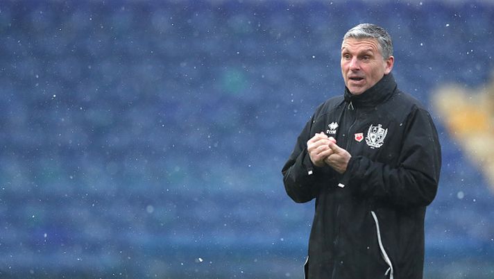 MANSFIELD, ENGLAND - JANUARY 02: John Askey, manager of Port Vale looks on during the Sky Bet League Two match between Mansfield Town and Port Vale at One Call Stadium on January 02, 2021 in Mansfield, England. (Photo by Matthew Lewis/Getty Images) ESONERO ASKEY