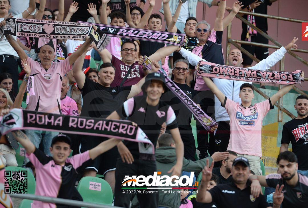 Fototifo, i tifosi allo stadio per Palermo-Virtus Entella 2-2 (gallery) - immagine 50