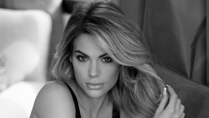Ludovica Pagani, lo sguardo è sexy: fan in tilt per lo scatto in bianco e nero 