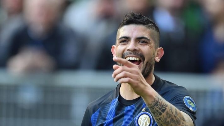 Inter Milan's midfielder from Argentina Ever Banega celebrates after scoring during the Italian Serie A football match Inter Milan vs Atalanta at 'San Siro' Stadium in Milan on March 12, 2017.  / AFP PHOTO / GIUSEPPE CACACE        (Photo credit should read GIUSEPPE CACACE/AFP/Getty Images)  Inter, da Banega al sostituto di Icardi: tutte le novità di formazione - immagine 1