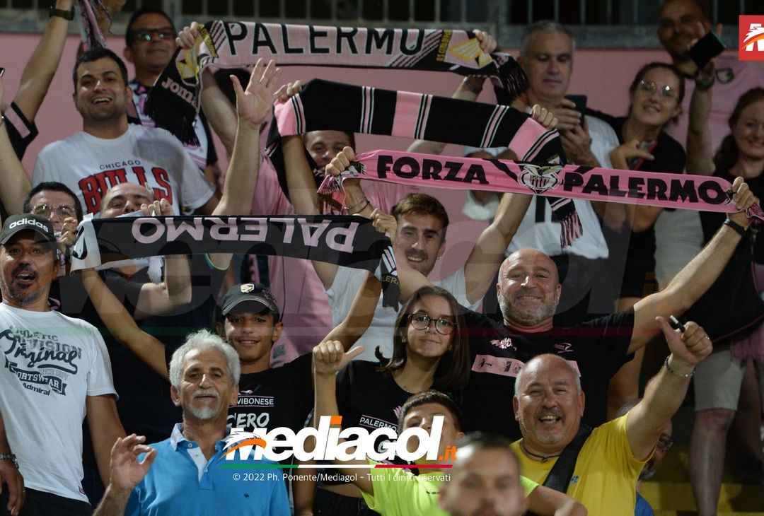 FOTOTIFO, Palermo-Genoa 1-0: i tifosi allo stadio “Renzo Barbera” (Gallery) - immagine 3