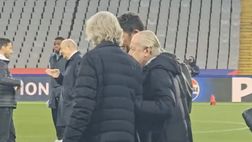 Anche De Laurentiis è allo stadio Montjuic: guardate con chi parla il presidente
