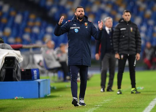  NAPLES, ITALY - NOVEMBER 09: Thiago Motta Genoa CFC coach gestures during the Serie A match between SSC Napoli and Genoa CFC at Stadio San Paolo on November 09, 2019 in Naples, Italy. (Photo by Francesco Pecoraro/Getty Images) 