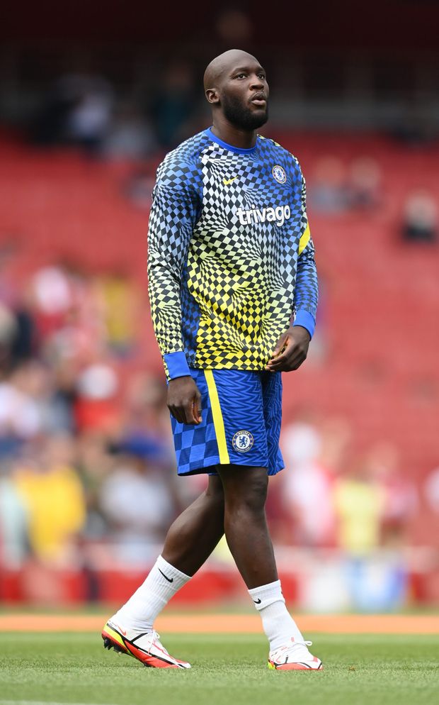 LONDON, ENGLAND - AUGUST 22: Romelu Lukaku of Chelsea looks on during the warm up prior to the Premier League match between Arsenal and Chelsea at Emirates Stadium on August 22, 2021 in London, England. (Photo by Michael Regan/Getty Images) LONDON, ENGLAND - AUGUST 22: Romelu Lukaku of Chelsea looks on during the warm up prior to the Premier League match between Arsenal and Chelsea at Emirates Stadium on August 22, 2021 in London, England. (Photo by Michael Regan/Getty Images)