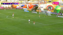 Da una porta all’altra! Lo storico gol di Leandro Requena per il Cobresal contro il Colo Colo